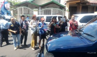 Kanwil Sulut Bagikan Bunga & Sticker Stop Narkoba