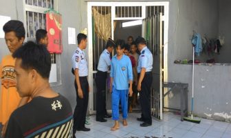 Petugas Razia Lapas Karang Intan, 7 HP Diamankan