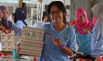 Warga Binaan Lapas Wirogunan Terampil Buat Kerajinan