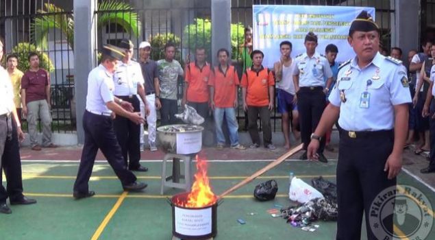 Narapidana Cerdik Menyusupkan Handphone ke Sel