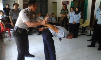 Seluruh Pegawai Rutan Klungkung Belajar Beladiri Praktis