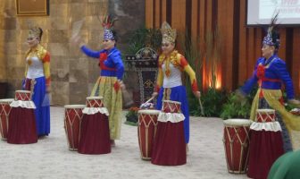 Tari Rampak Kendang Bius Penonton pada Pembukaan PUN 2016
