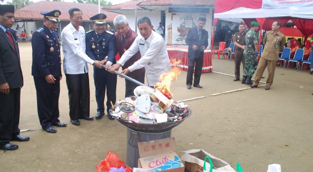 Wakil Bupati Polewali Musnahkan Barang Hasil Razia Lapas dan Rutan Se- Sulbar