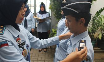 Rupbasan Timur Sematkan Pangkat Enam Jajarannya