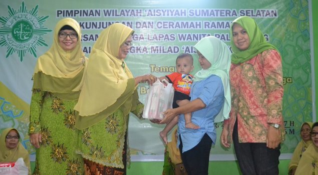 Dikunjungi 2 Yayasan, WBP Lapas Wanita Pelembang Dapat Bingkisan