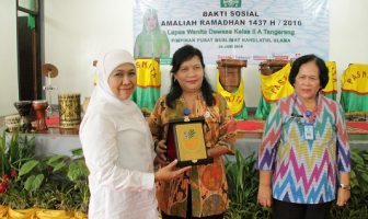 Bakti Sosial di Lapas Wanita Tangerang, WBP Dapat Alat Ibadah