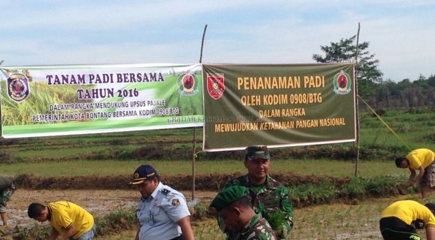 Lapas Bontang dan Kodim Tanam Padi Bersama