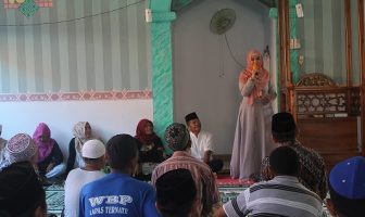 Penyanyi Religi Liv Vhiena Datangi Lapas Ternate