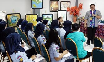 Entrepreneurship Petugas Bantu Pasarkan Hasil karya WBP