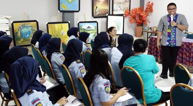 Entrepreneurship Petugas Bantu Pasarkan Hasil karya WBP
