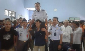 Masuki Purnabhakti, Pegawai Lapas Tuban Dipanggul WBP