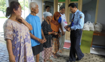 Bapas Purwokerto Bagikan Zakat Fitrah untuk Fakir Miskin