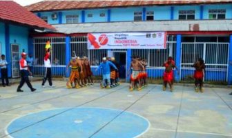 Berbaju Adat, Penghuni Lapas di Papua Barat Berlomba Balap Terompah