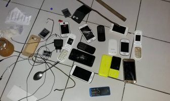 Usai Sidak, Petugas Rutan Manado Hancurkan HP Sitaan WBP