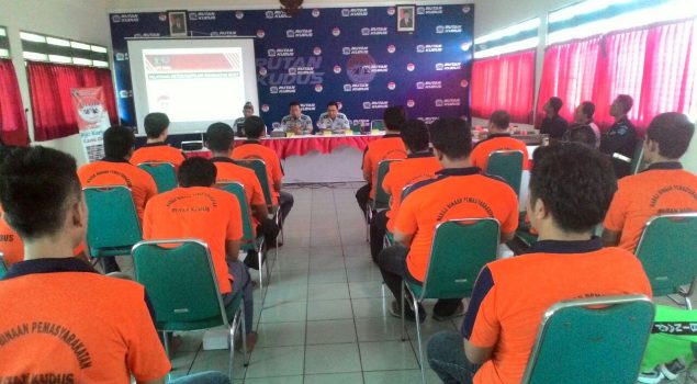 Bapas Pati Latih WBP Rutan Kudus Keterampilan Keset dari Kain Perca