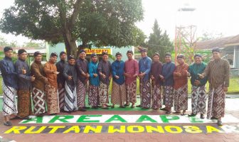 Peringati HUT Yogya, Petugas Rutan Wonosari Berpakaian Lurik