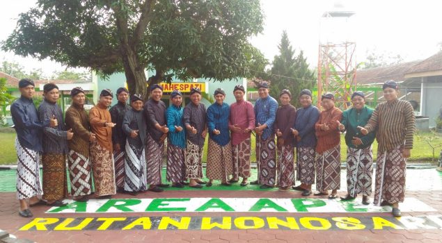 Peringati HUT Yogya, Petugas Rutan Wonosari Berpakaian Lurik