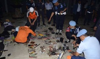 23 HP, Uang, dan Sajam Disita Petugas Saat Razia