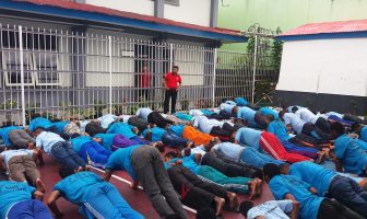 Baris-Berbaris Latih Kedisiplinan WBP Lapas Fakfak