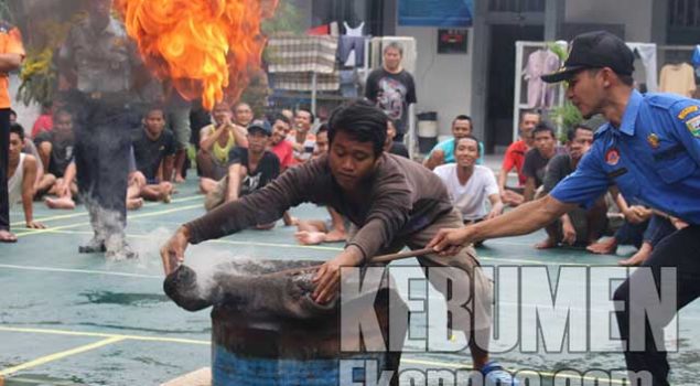 Penghuni Rutan Dilatih Tanggulangi Kebakaran