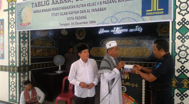 Puluhan Warga Binaan Rutan Padang Zikir Bersama