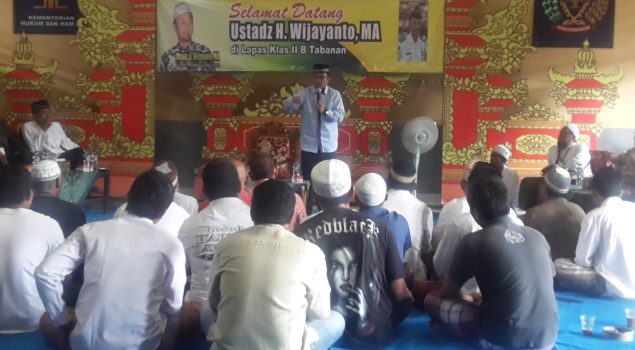 Ceramah Ustad Wijayanto Memotivasi WBP Lapas Tabanan