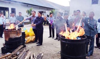 Ribuan Ponsel Sitaan dari Lapas Kendari Dibakar