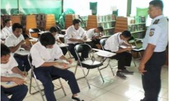 Berseragam Siswa, Siswa PKBM Lapas Cipinang Jalani Ujian Semester