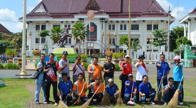 Kalapas Tuban Kembali Ajak WBP â€œNyapuâ€ Makam Sunan Bonang