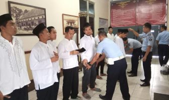 Satgas Kamtib Rutan Rangkasbitung Bantu Geledah Tahanan Usai Sidang