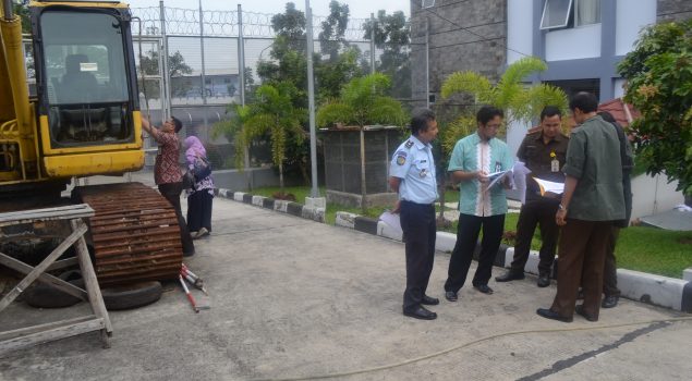 Segera Dilelang, 4 Excavator di Rupbasan Bandung Ditinjau KPKNL