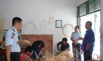 Rutan Mejene Kembangkan Kerajinan dari Sapu Lidi
