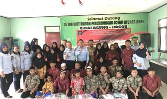 Bapas Bogor Bagikan Sembako Kepada RSPAA Cibalagung