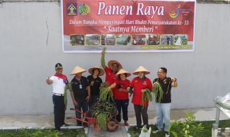 Panen Telur Ayam dan Sayuran di Lapas Pekanbaru