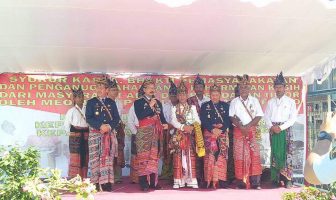 Kakanwil NTT, Kadiv PAS, dan Kalapas Kupang Dianugerahi Tanda Kehormatan Adat Timor