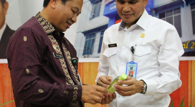 Minyak Kayu Putih CARLEA, Cara Baru Kanwil Maluku Beri Kenang-kenangan