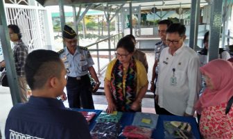 Tas Rajut WBP Rutan Balikpapan Diborong Rombongan Deputi Kementerian PPPA