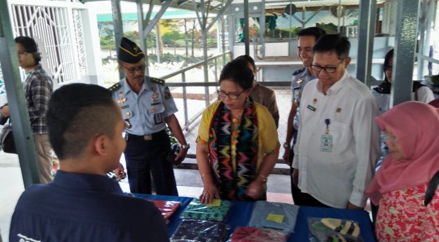 Tas Rajut WBP Rutan Balikpapan Diborong Rombongan Deputi Kementerian PPPA