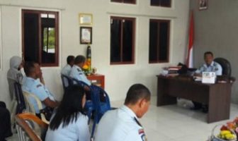 Kalapas Piru Tekankan Evaluasi Kinerja Pegawainya