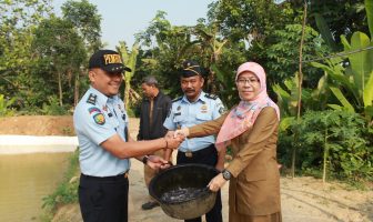 Hibah Bibit & Pakan Ikan Bantu Pembinaan di Pondok Asimilasi Rutan Rangkasbitung