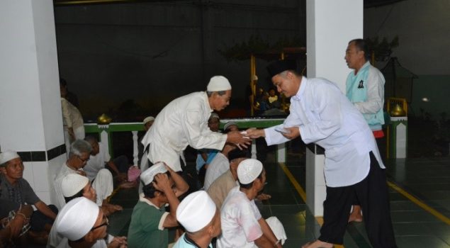 WBP Lansia & Mualaf Lapas Narkotika Jakarta Terima Santunan Zakat