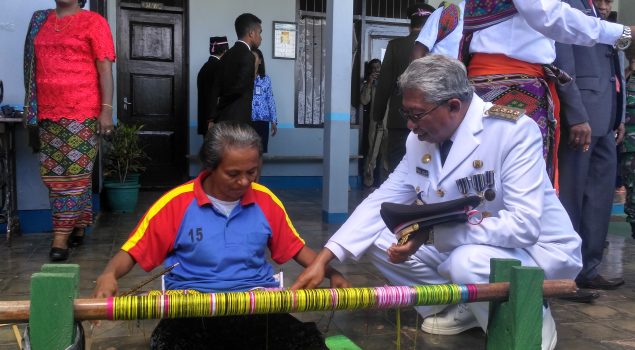 Bupati Timor Tengah Selatan Kagumi Tenun WBP Rutan Soe