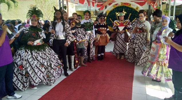 Meriahnya Dâ€™Dignity of Jarik Lapas Perempuan Malang