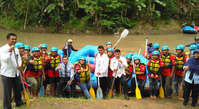 Klien Bapas Yogya Diajak Rafting Arung Jeram