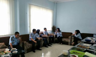 Jalin Komunikasi Efektif, Kalapas Gunung Sugih Ajak Jajarannya Makan Siang.