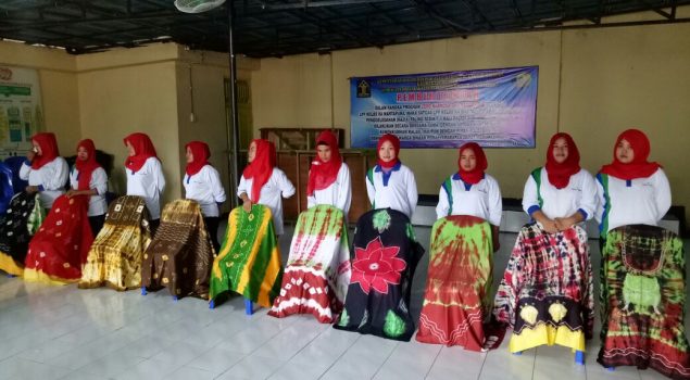 WBP Lapas Perempuan Martapura Belajar Desain & Pencelupan Sasirangan