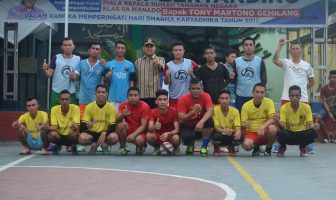 TIm Asoka A Juarai Turnamen Futsal Piala Karutan Manado