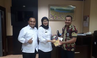 Sesditjen PAS Serahkan Buku Bacaan Untuk LPKA Ambon