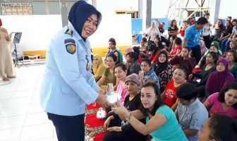 Sambut Hari Ibu, Isak Tangis Pecah di LP Perempuan Pekanbaru
