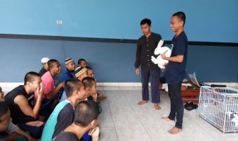 Anak LPKA Pangkalpinang Belajar Budidaya Kelinci